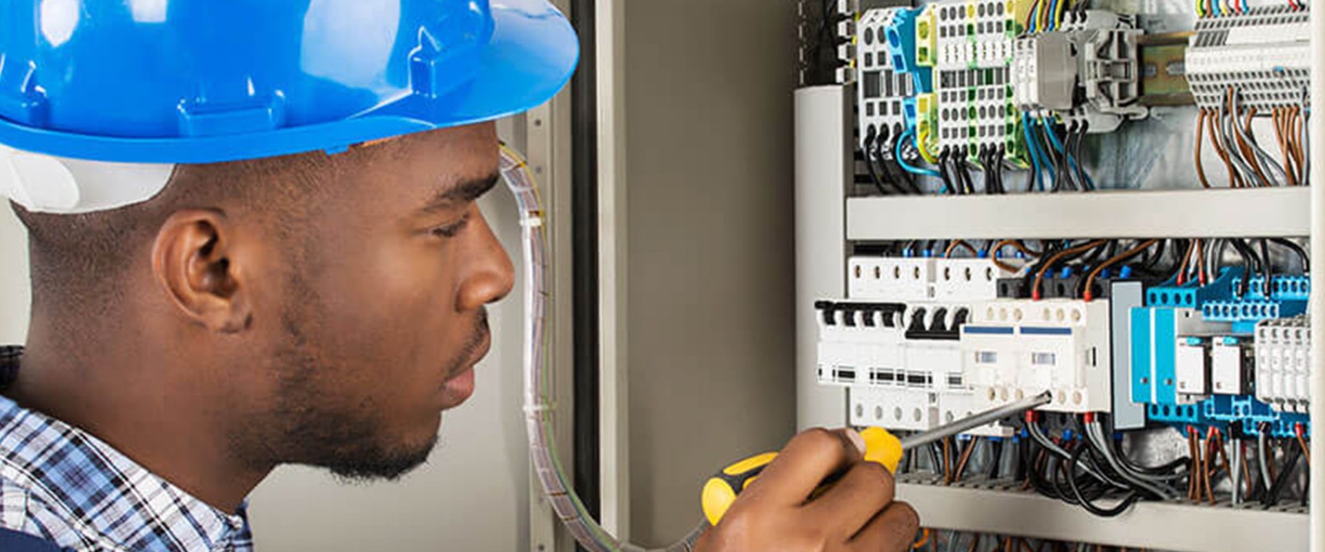 What is the Difference Between an Electrician and an Electrical Engineer?